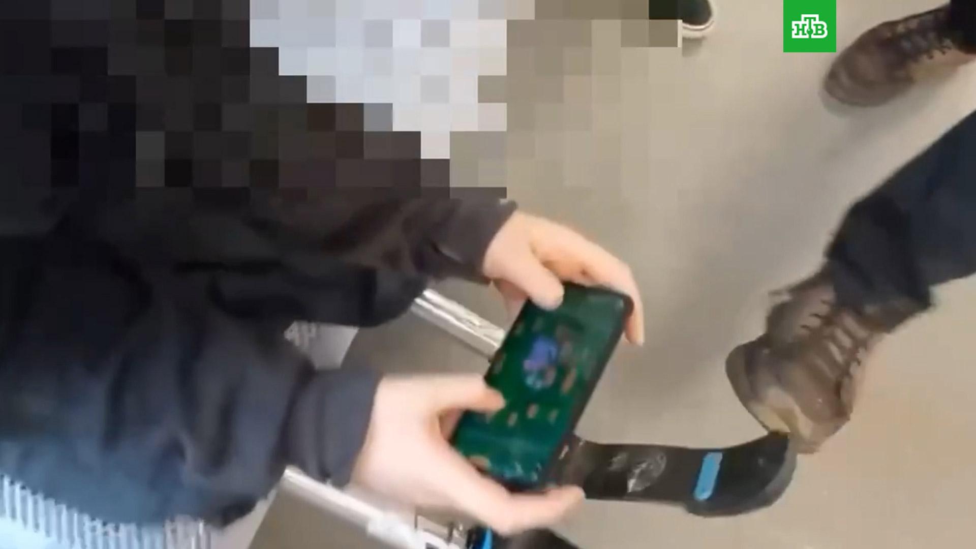 Люди с ограниченными возможностями. Издевательство над инвалидом. Надругался над матерью. Издевательство над инвалидом. Издевательство инвалиды.