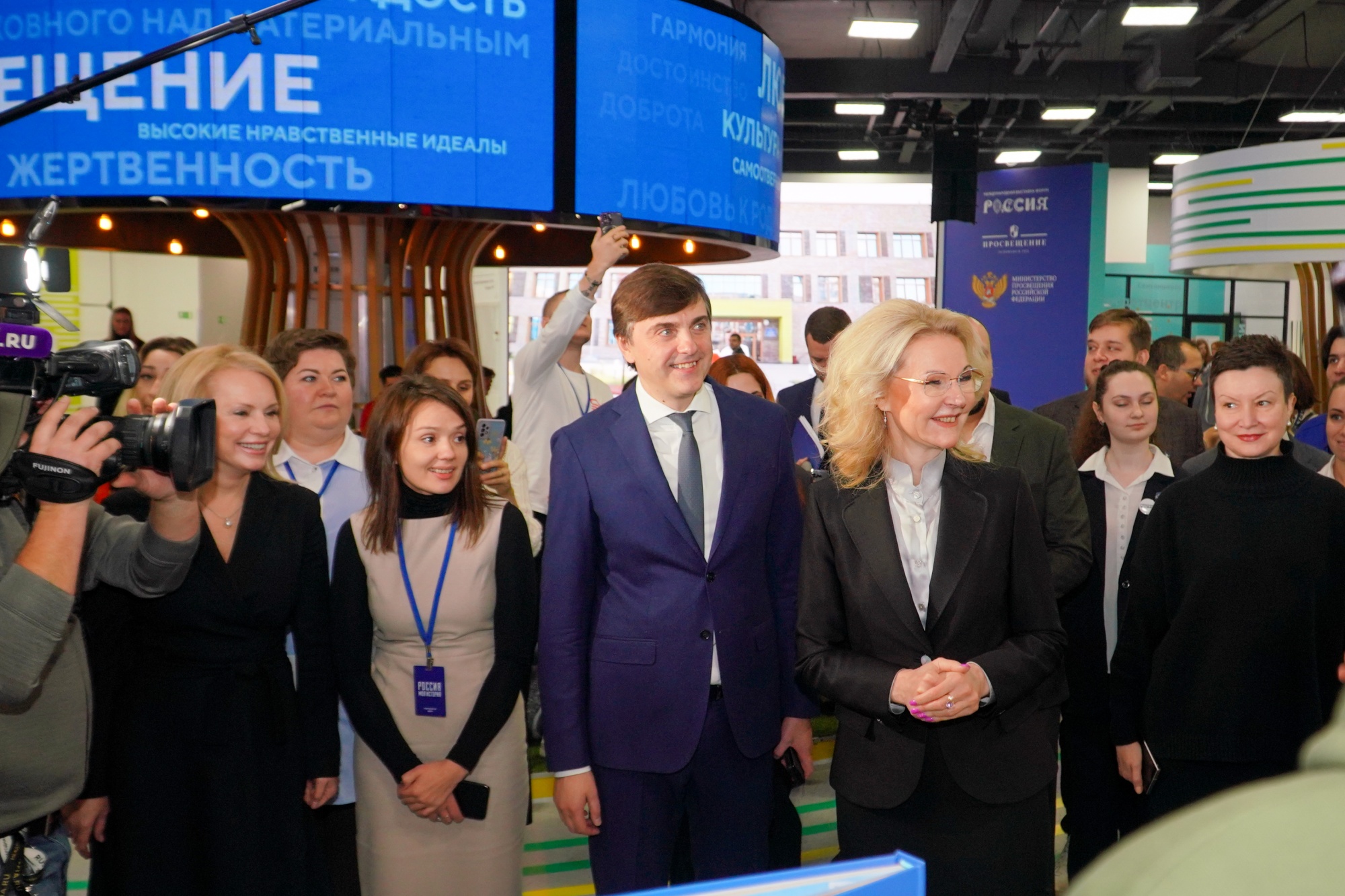 Просвещение большие перемены выставка. Всероссийский урок большая перемена. Большая перемена конкур. Просвещение большие перемены выставка. Просвещение большие перемены выставка.