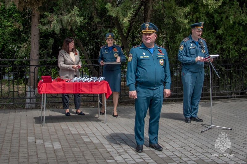 Севастопольские сотрудники МЧС России почтили память героев, павших в годы Великой Отечественной войны