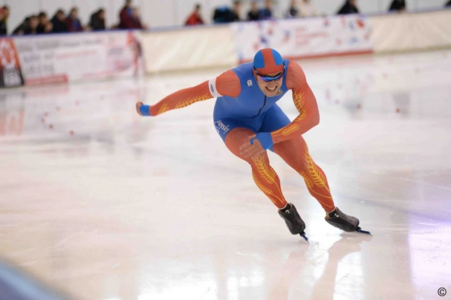 Барнаульский конькобежец Виктор Муштаков