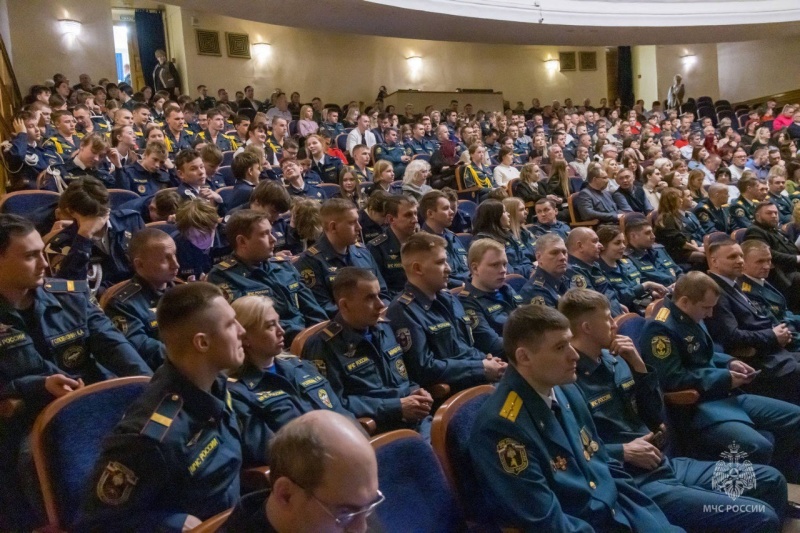 Кировские спасатели отмечают свой прoфессиональный праздник