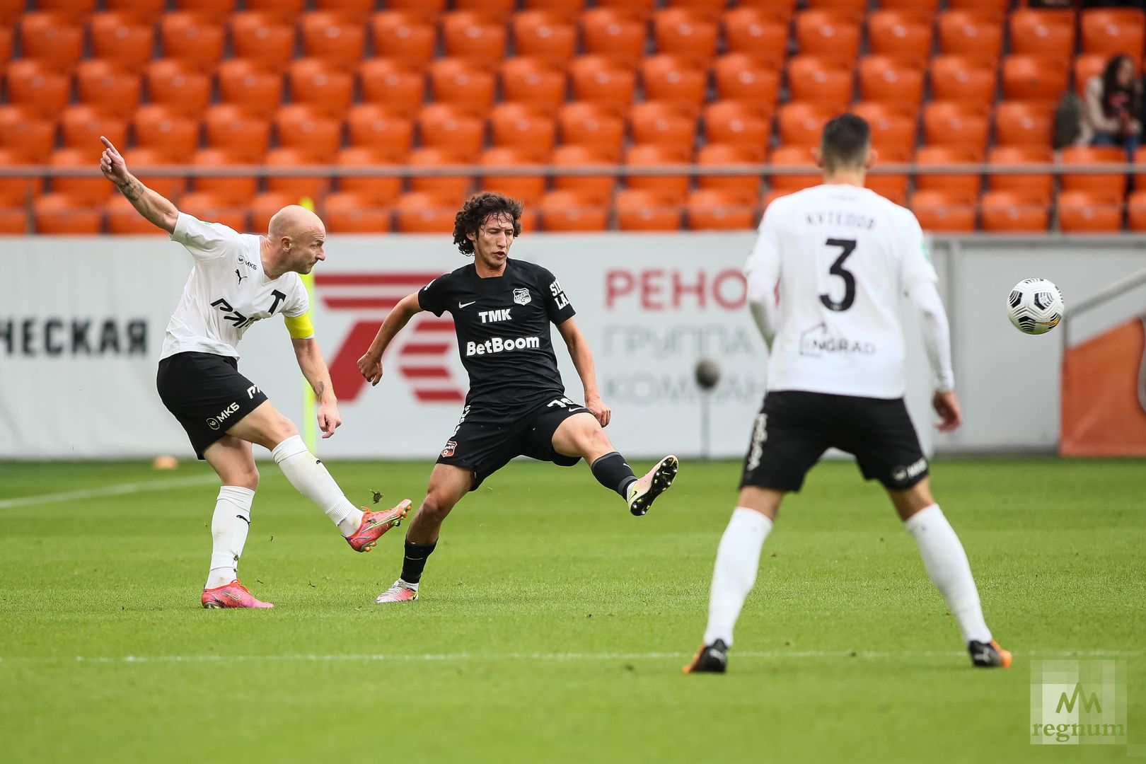 Футбольный матч. Матч премьер. Бикфалви урал. Урал торпедо москва 5 октября. Урал футбольный клуб.