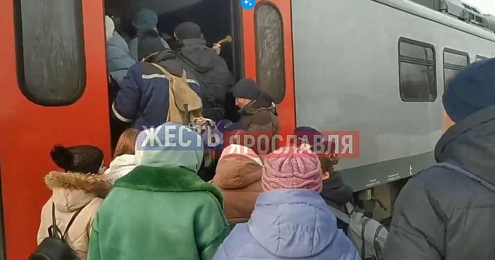 Перевозчик прокомментировал давку в пригородном поезде в Ярославской области