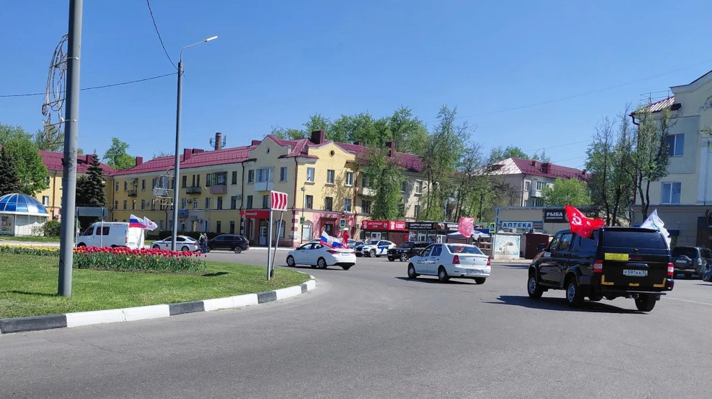Жители Фокинского района Брянска провели митинг и автопробег в честь Дня Победы