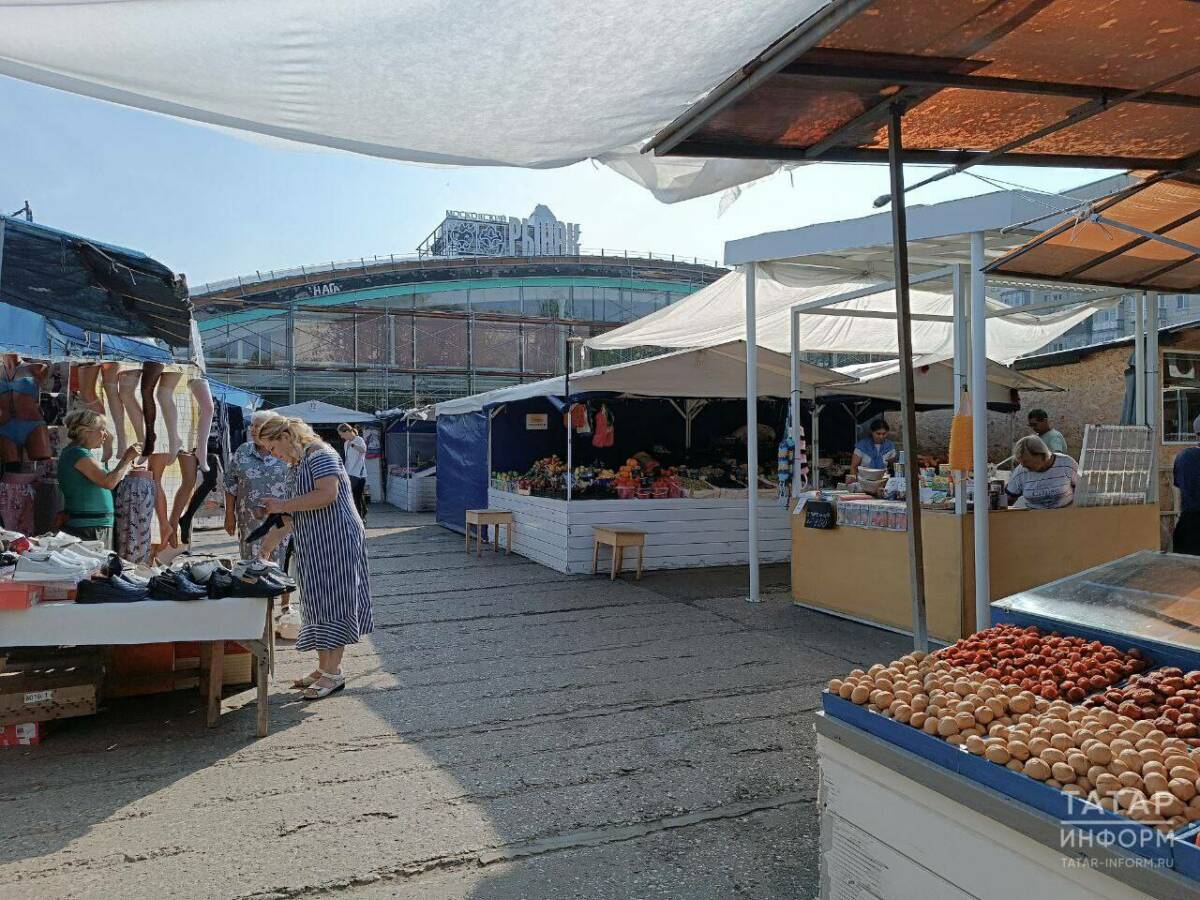 Продавец овощей на рынке. Центральный рынок тамбов. Рынок одежды. Дай на рынке. Вещи с рынка.