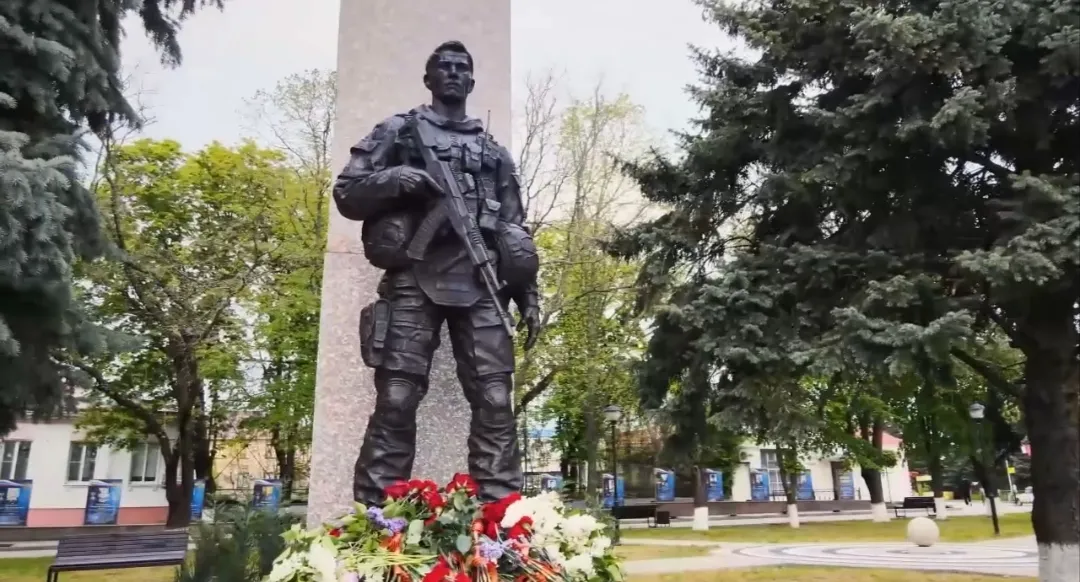 В Тбилисском районе открыли памятник участникам СВО
