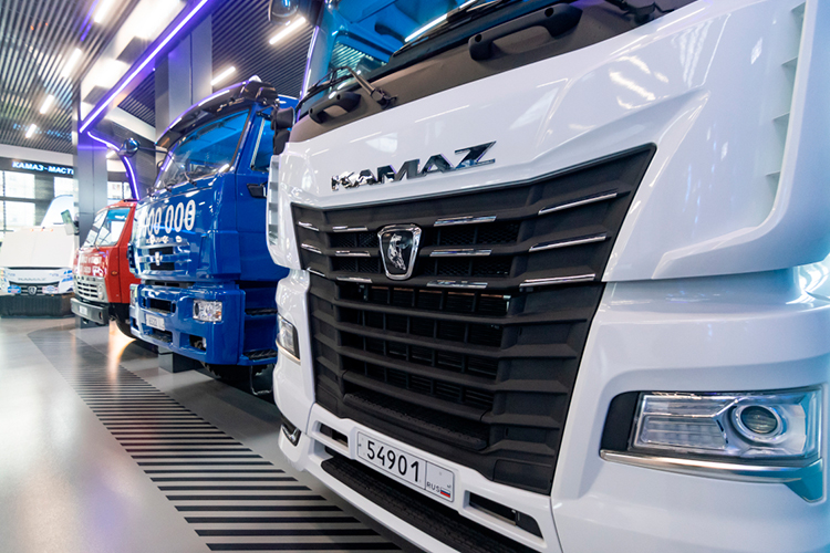 На слабом рынке грузовиков челнинский завод постепенно, но наращивает свою долю, «откусывая» продажи у китайских производителей