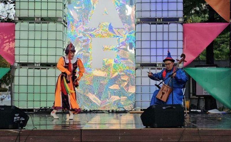 Художники из аймака Хувсгел знакомят Южную Корею с культурным наследием Монголии