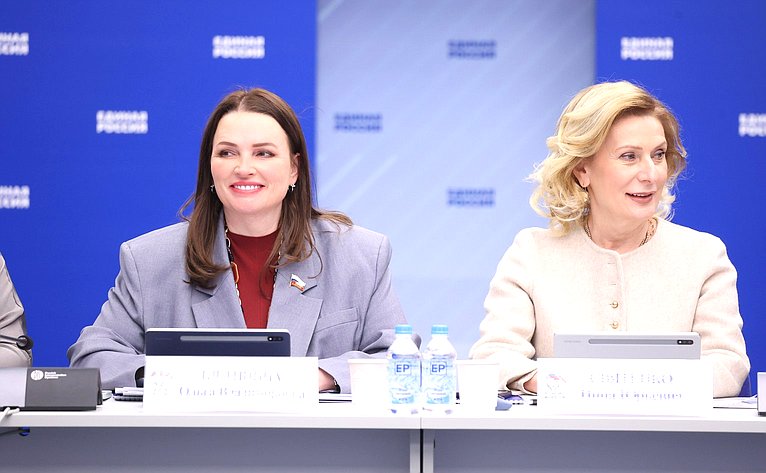 Заседание Комиссии Совета Федерации по развитию креативных (творческих) индустрий и народных художественных промыслов в РФ