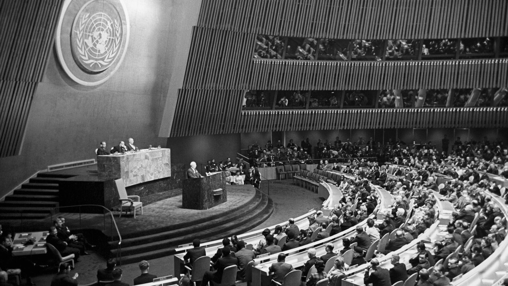 1992 г оон. Генеральная Ассамблея ООН 1959. Генеральная Ассамблея ООН 1960. Генеральная Ассамблея ООН 1946. Хрущев на Генеральной Ассамблеи ООН.