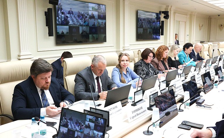 Совещание Комитета Совета Федерации по социальной политике совместно с Комитетом Совета Федерации по экономической политике
