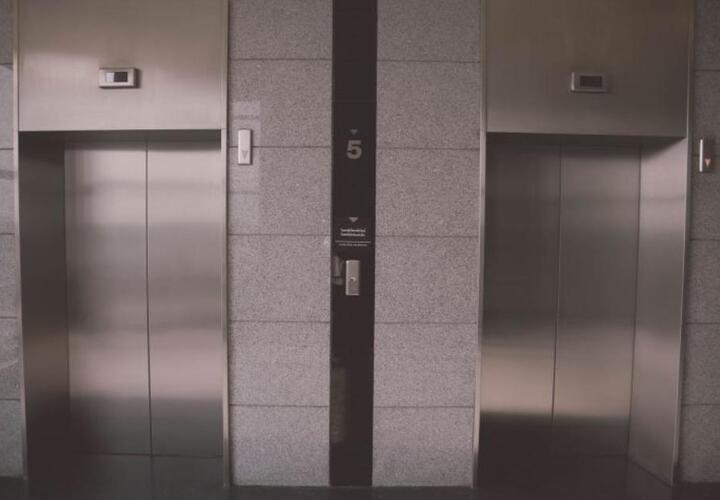 Больше 100 изношенных лифтов заменят на Кубани, но не в этом году