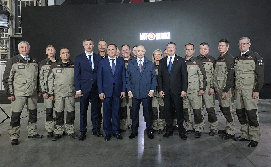 С работниками ПАО «Мотовилихинские заводы».