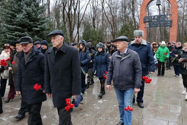 Сотрудники и ветераны УИС приняли участие в торжественном мероприятии, посвященном 83-й годовщине героической обороны Тулы