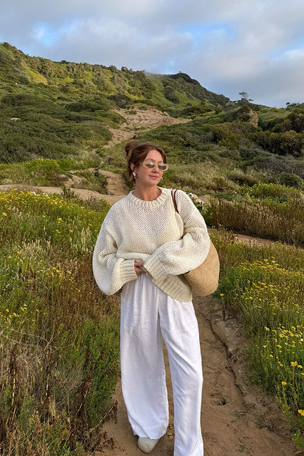 С чем носить льняные брюки осенью: сочетания с трикотажем, пальто и обувью