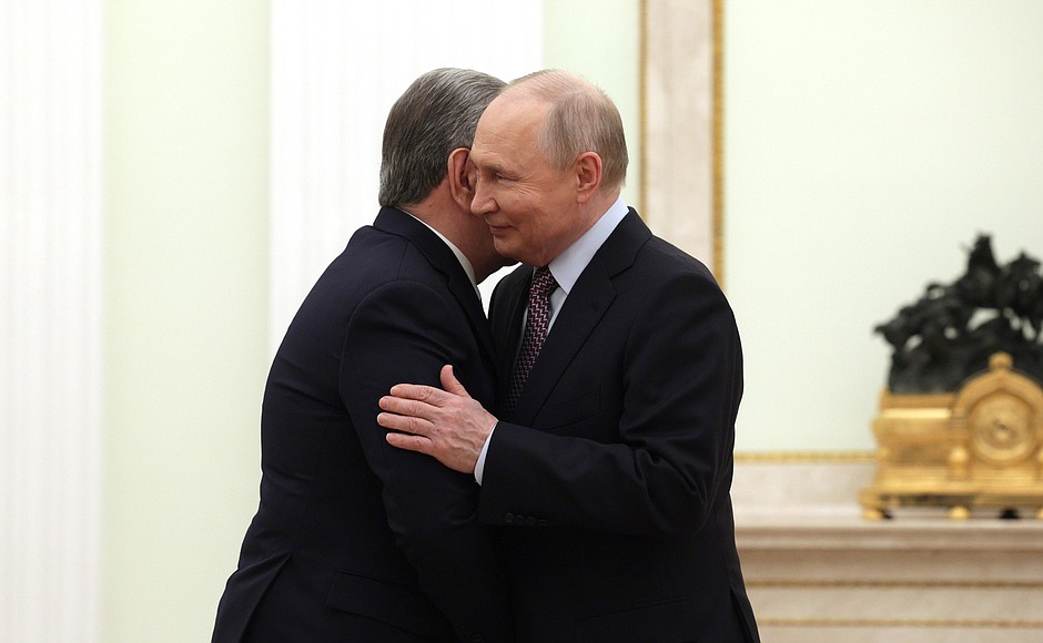 С Президентом Узбекистана Шавкатом Мирзиёевым.