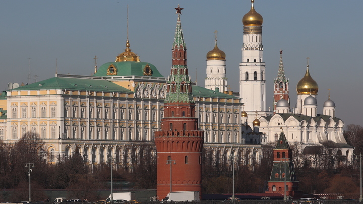В Кремле отреагировали на решение европейского суда снять санкции с Авена и Фридмана
