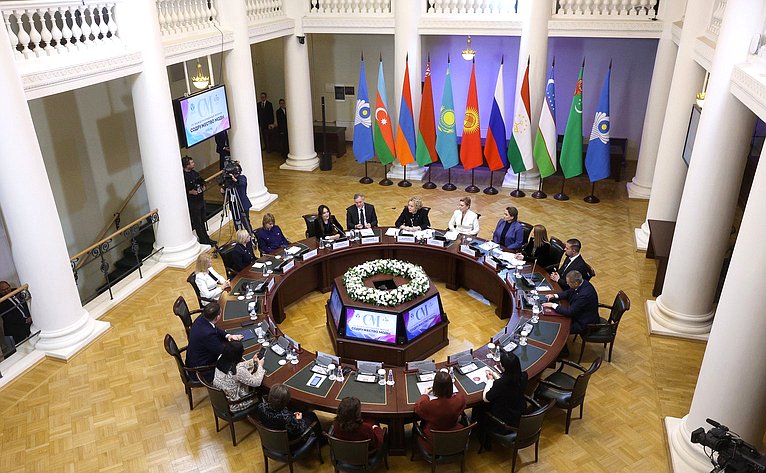 Встреча Председателя СФ Валентины Матвиенко с представителями отрасли легкой промышленности и креативных индустрий