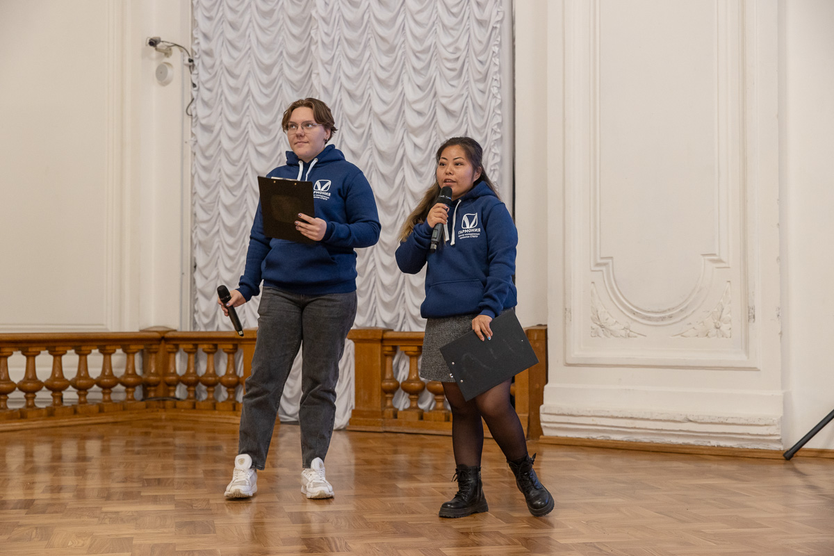 Специалисты Центра волонтёрских проектов «Гармония» СПбПУ Татьяна Плеханова и Виолетта Ли 