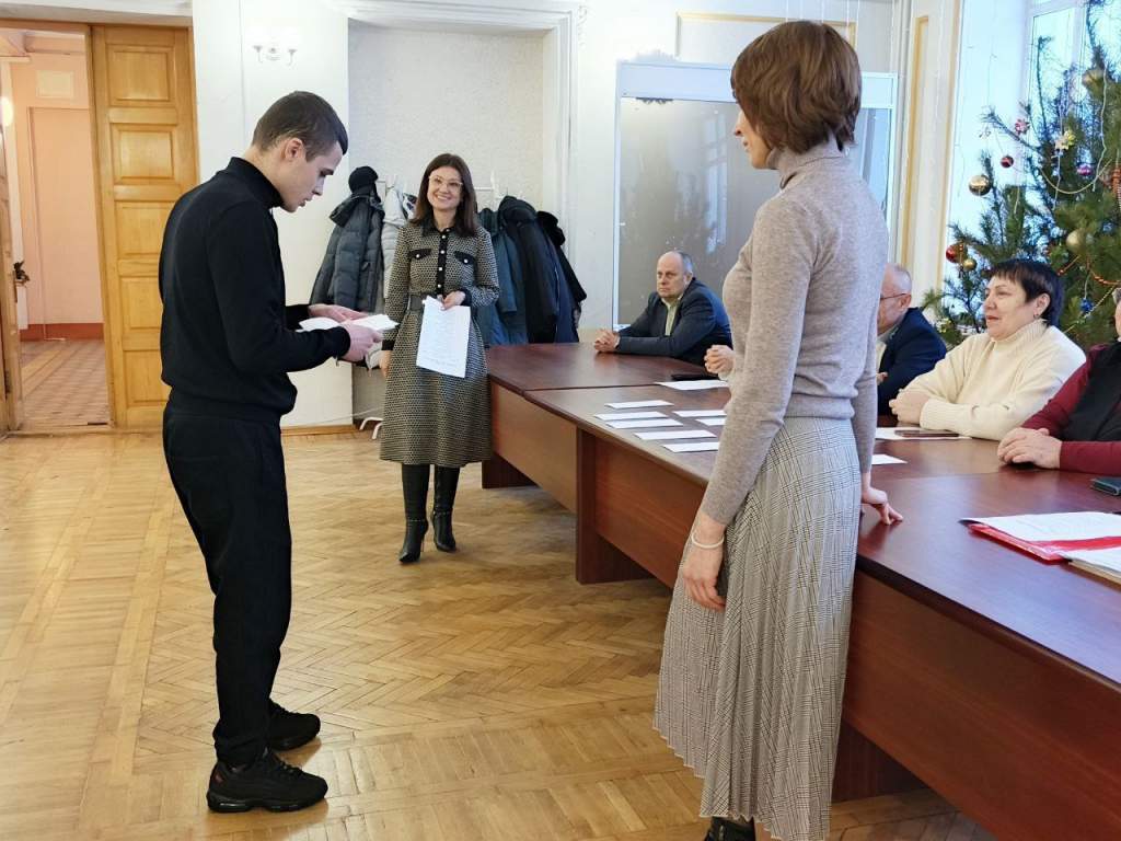 В Курске 13 детей-сирот и участников СВО получили ключи от новых квартир