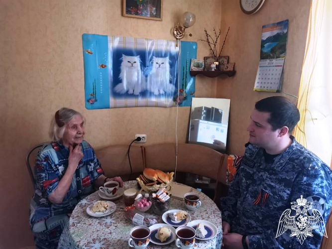Росгвардейцы Карелии поздравили ветерана Великой Отечественной войны с Днем Победы (видео)