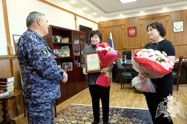 В Дагестане росгвардейцы поздравили тележурналистов с профессиональным праздником