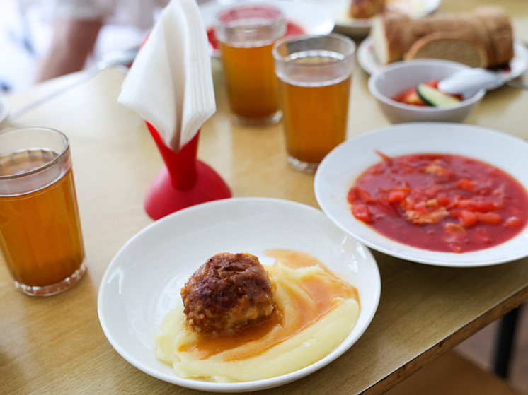 От пасеки до школьной столовой: как в Приморье наладили поставки меда