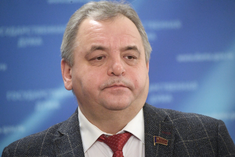 Ренат Сулейманов: «Плодородные земельные участки могут использоваться нерационально из-за бизнес-интересов крупных игроков. Чтобы такого не случилось, были внесены поправки»