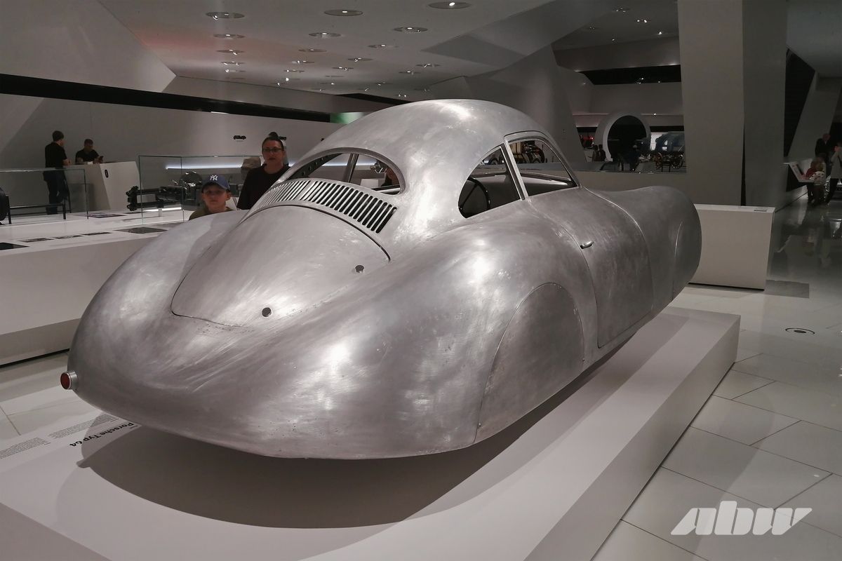 От экспериментов с электричеством до Volkswagen Beetle: 150 лет со дня рождения Фердинанда Порше