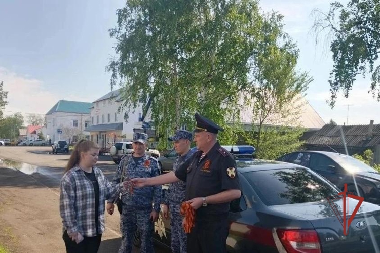 В Оренбургской области сотрудники вневедомственной охраны Росгвардии приняли участие в акции «Георгиевская ленточка