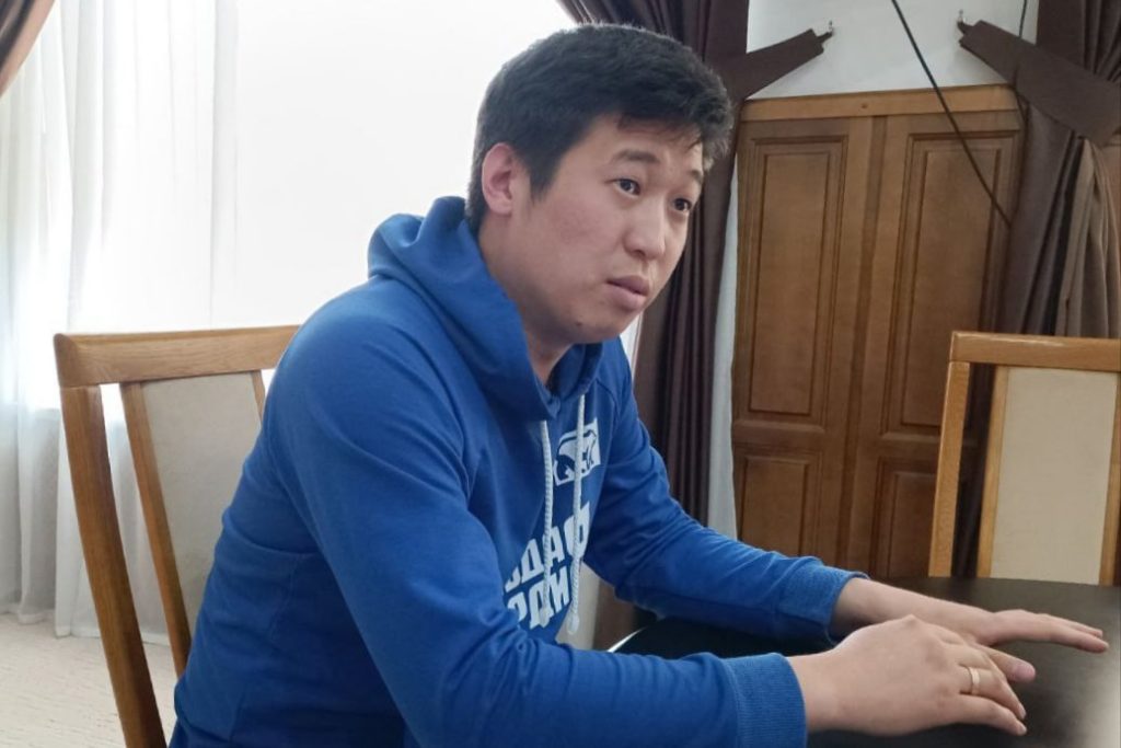 добровольцы из калмыкии. целинный район калмыкия одинокий тополь. отреставрированный одинокий тополь в калмыкии. пед открытия. волонтеры калмыкии выступают в диспансере.