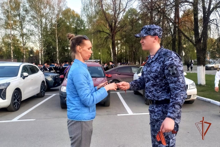 Сотрудники Управления Росгвардии по Удмуртской Республике присоединились к Всероссийской акции «Георгиевская ленточка»
