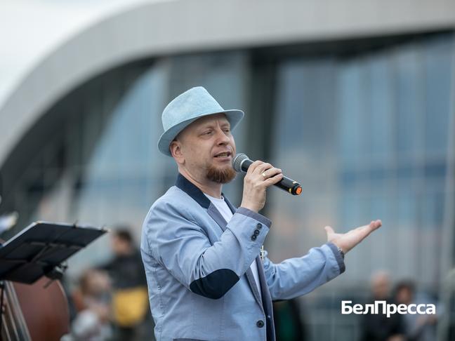 В Белгороде открыли сезон вечерних концертов на крыше Школы 21 - Изображение 1