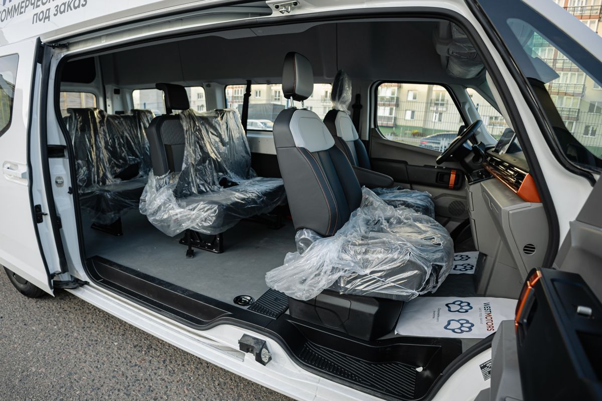 На дорогах заметили новые фургоны из Европы и Китая – как они приезжают в Беларусь