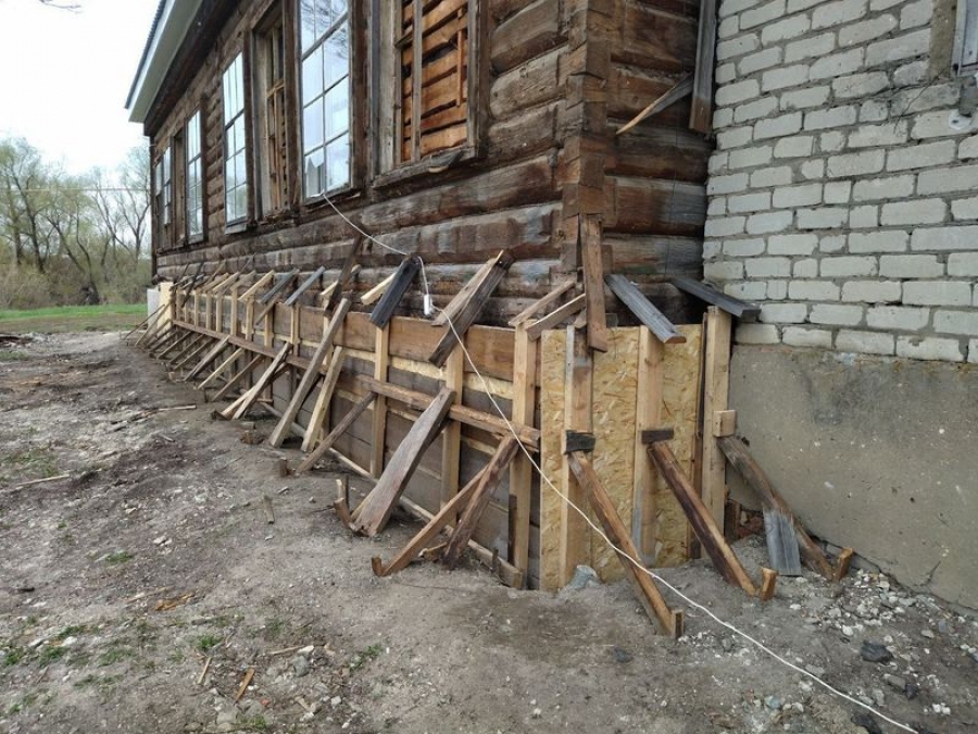Ремонтные работы в Карамышском сельском клубе 