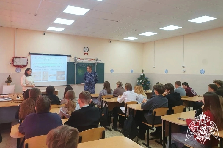 Росгвардейцы провели занятия по профилактике терроризма и экстремизма для школьников в Липецкой области