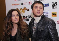  Павел Прилучный и Агата Муцениеце-Прилучная перед премьерой фильма режиссера Егора Баранова «Соловей разбойник»