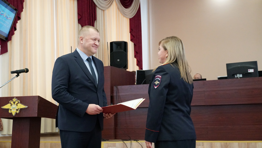 Начальник Управления Росгвардии по Кировской области поздравил полицейских с профессиональным праздником