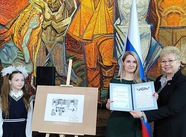 Ольга Бас в ходе поездки в регион открыла выставку участников третьего этапа Всероссийского конкурса детского рисунка «Жизнь, деленная на граммы»