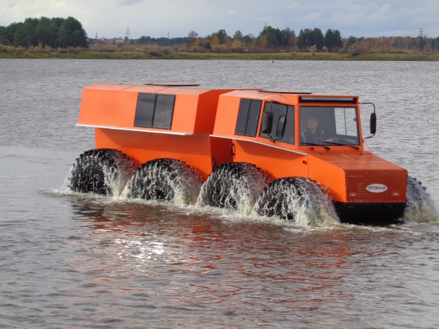 Чудо-вездеход, не имеющий аналога в мире, создал житель ХМАО для работы на болотах