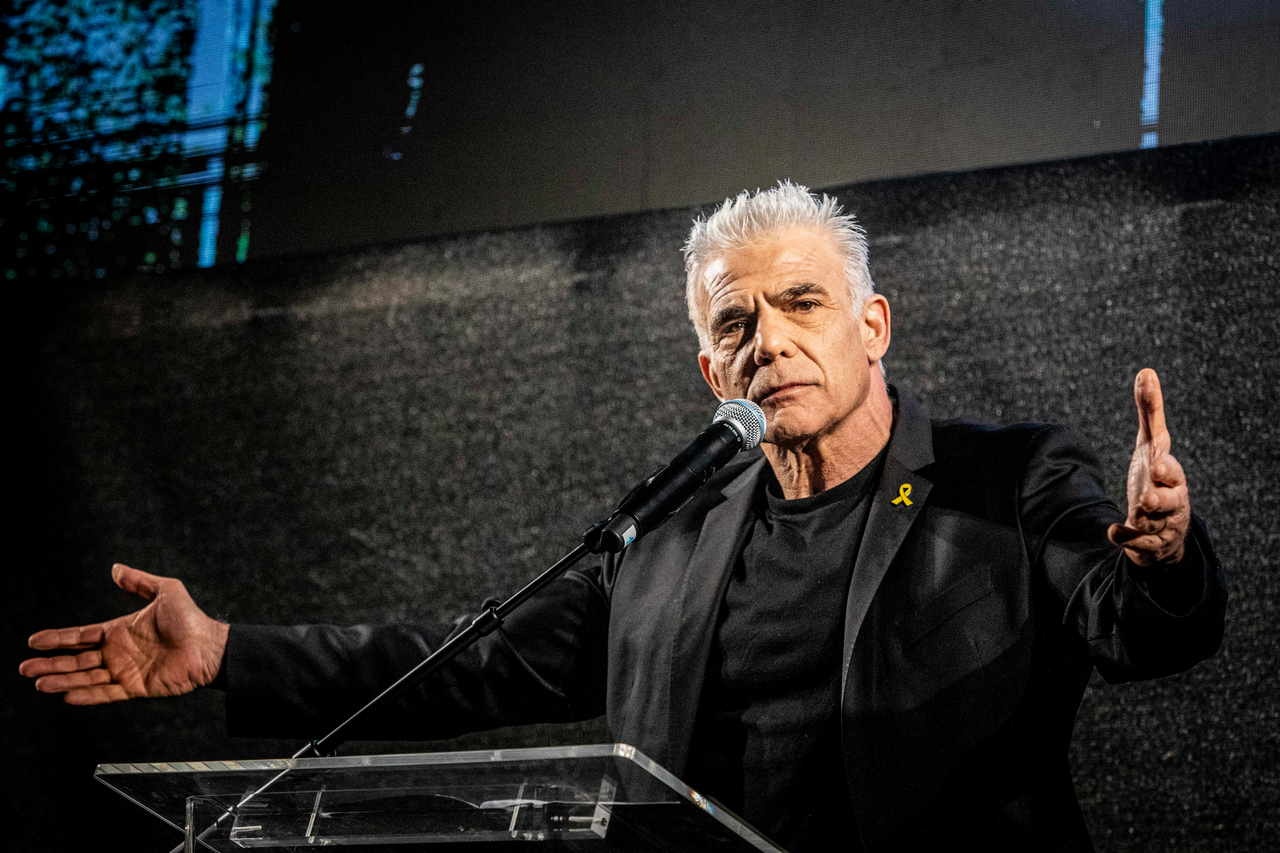 Яир Лапид разочарован как действиями Нетаньяху, так и сдержанной мировой реакцией на израильские удары.