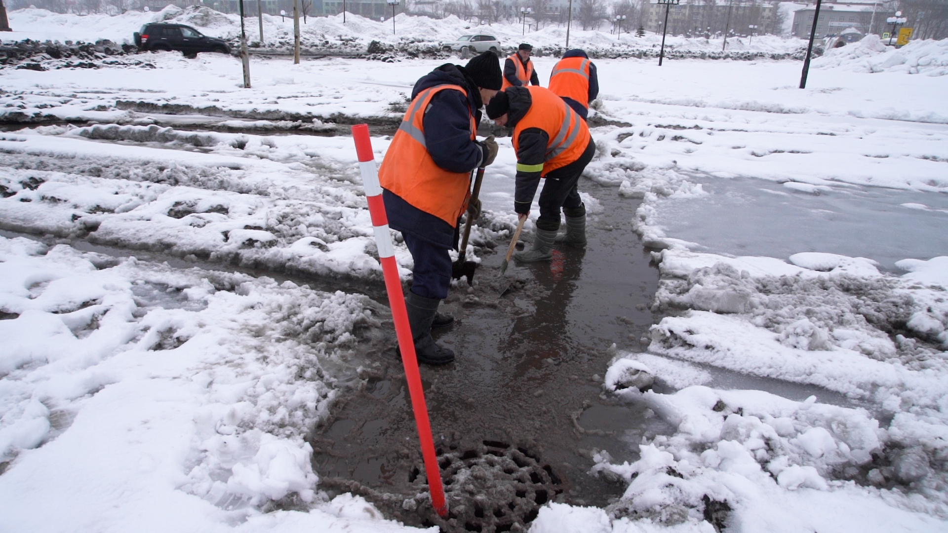 В городе ликвидируются последствия циклона