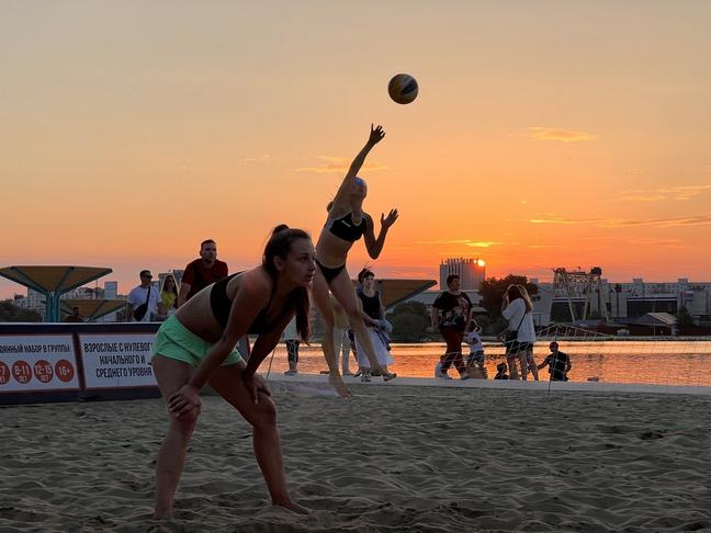 В Белгороде прошёл любительский турнир по женскому пляжному волейболу - Изображение 1