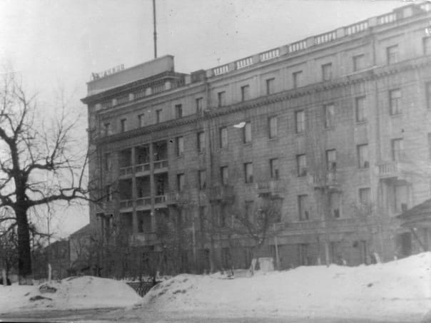 Здание гостиницы в 1939 году — а может это и <nobr class=