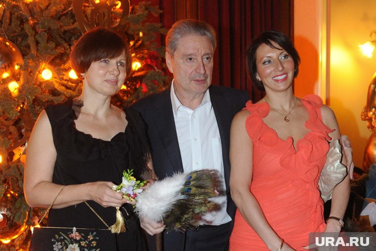 Актер Вениамин Смехов с супругой театроведом Галиной Аксеновой (слева) и дочерью актрисой Аликой Смеховой