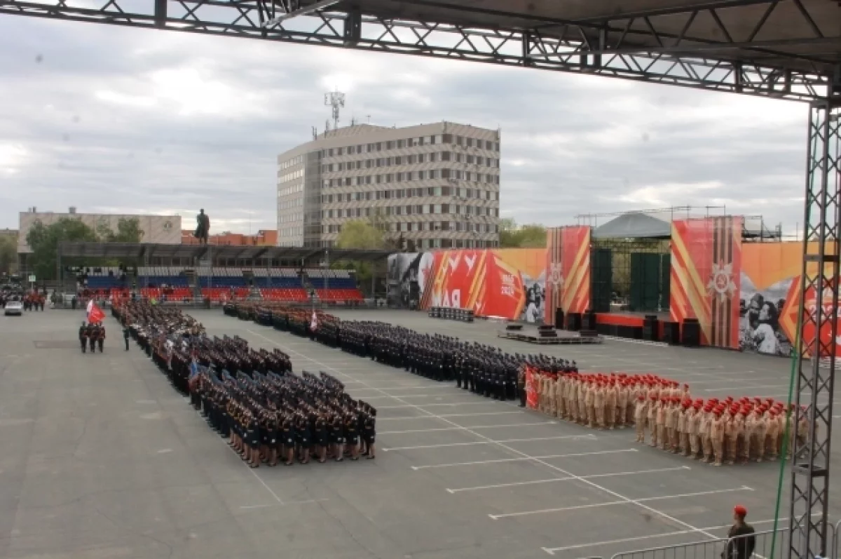 Оренбург отмечает 79-летие Великой Победы.