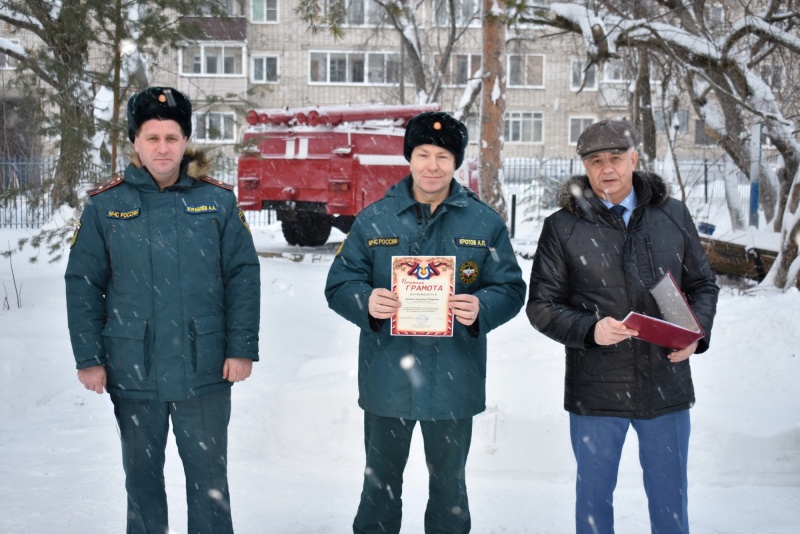 В Омутнинске появился памятник пожарному автомобилю