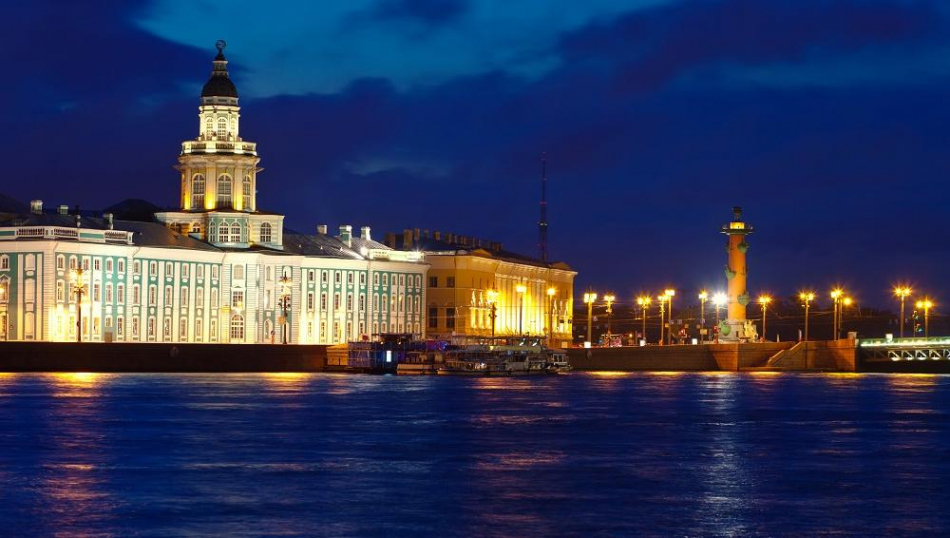 Москва и Петербург бьются за туристов на Новый год: кто побеждает