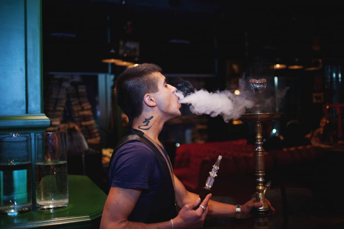 Красивый кальян. Красивый кальян. Парень с кальяном. Кальянная ростов. Кальян ростов покурить.