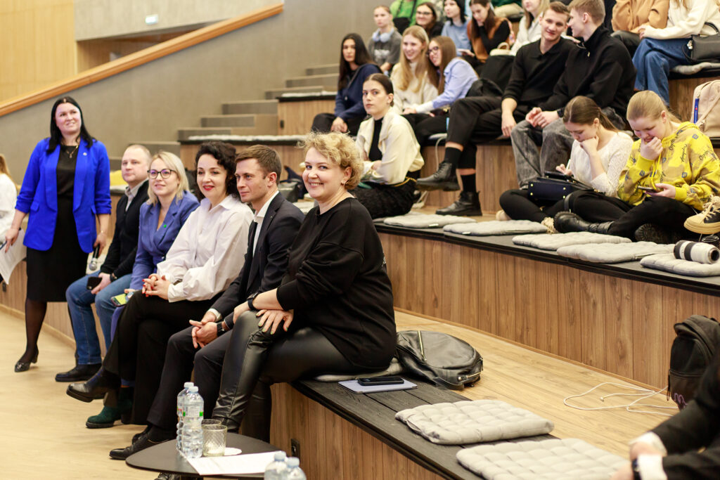 Студенты НовГУ начали получать карты лояльности «Город-университет»